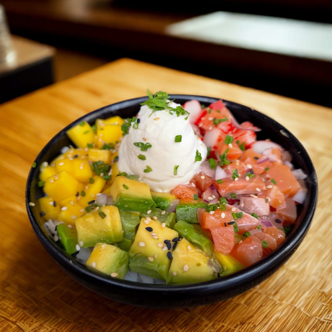 Poke de salmón